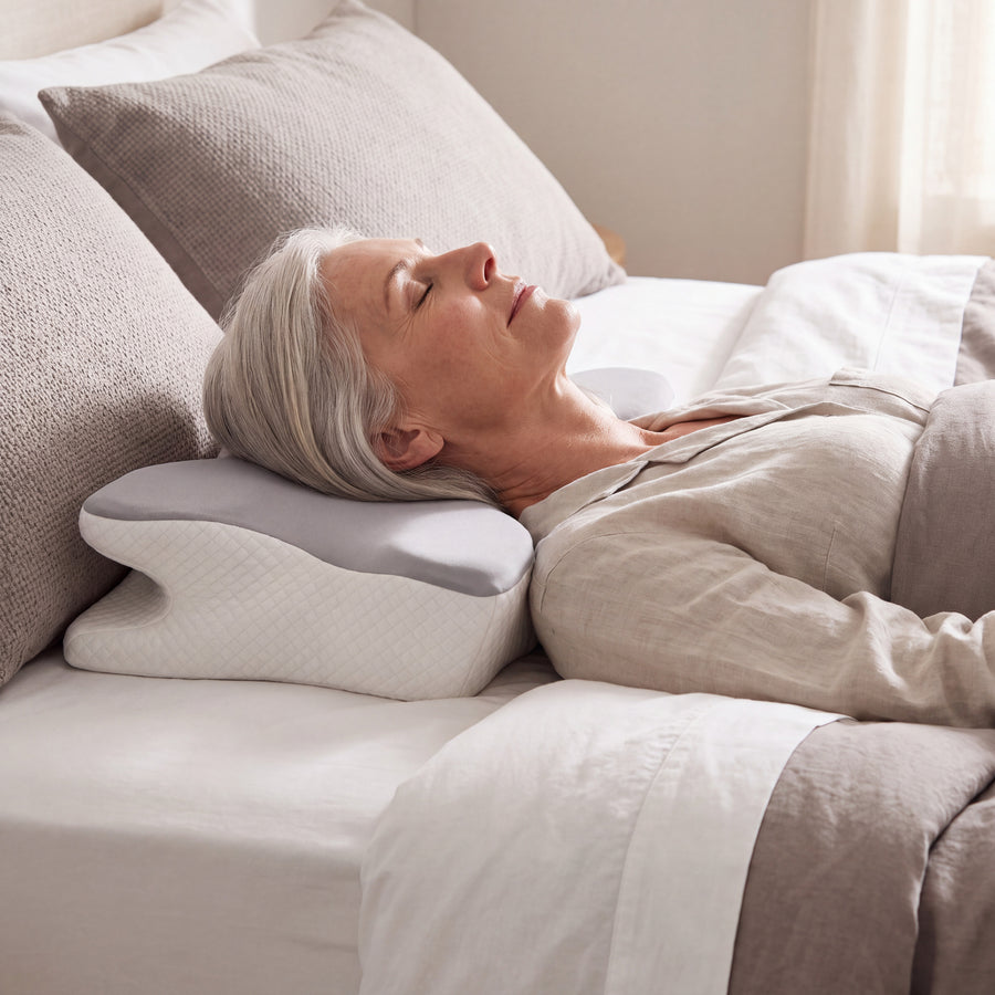 Back sleeping on the Optimal Pillow with the neck supported